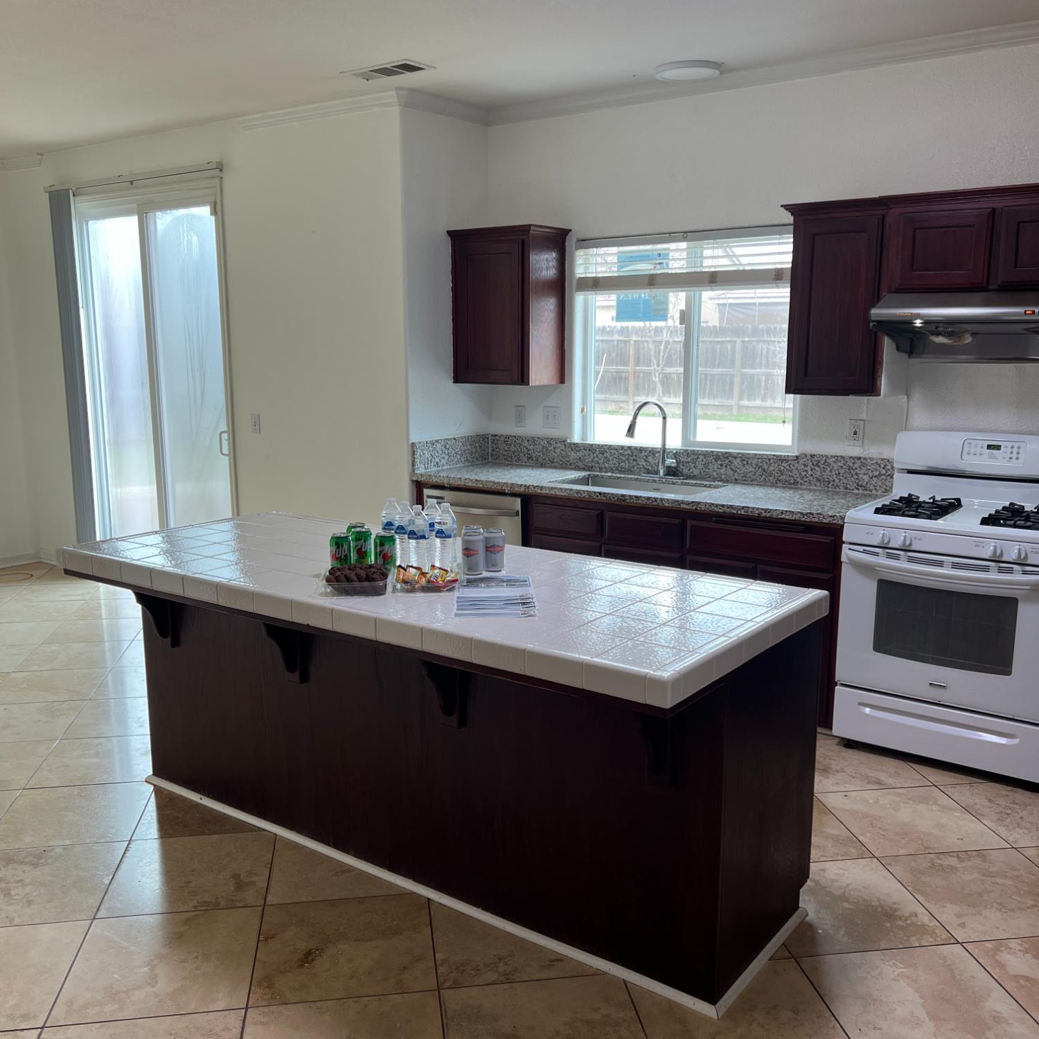 1950 West Rio Hondo Way Hanford, CA 93230 - Photo 2 of 18 Gallery Image 2
