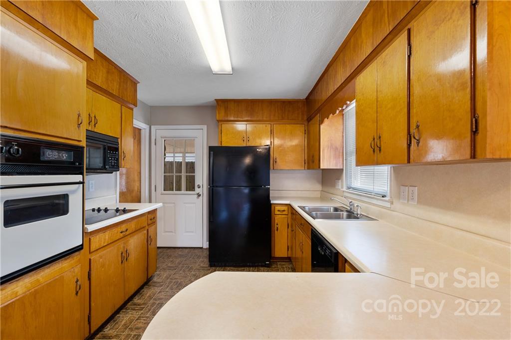 681 Justice Ridge Road Candler, NC 28715 - Photo 11 of 21 Gallery Image 11
