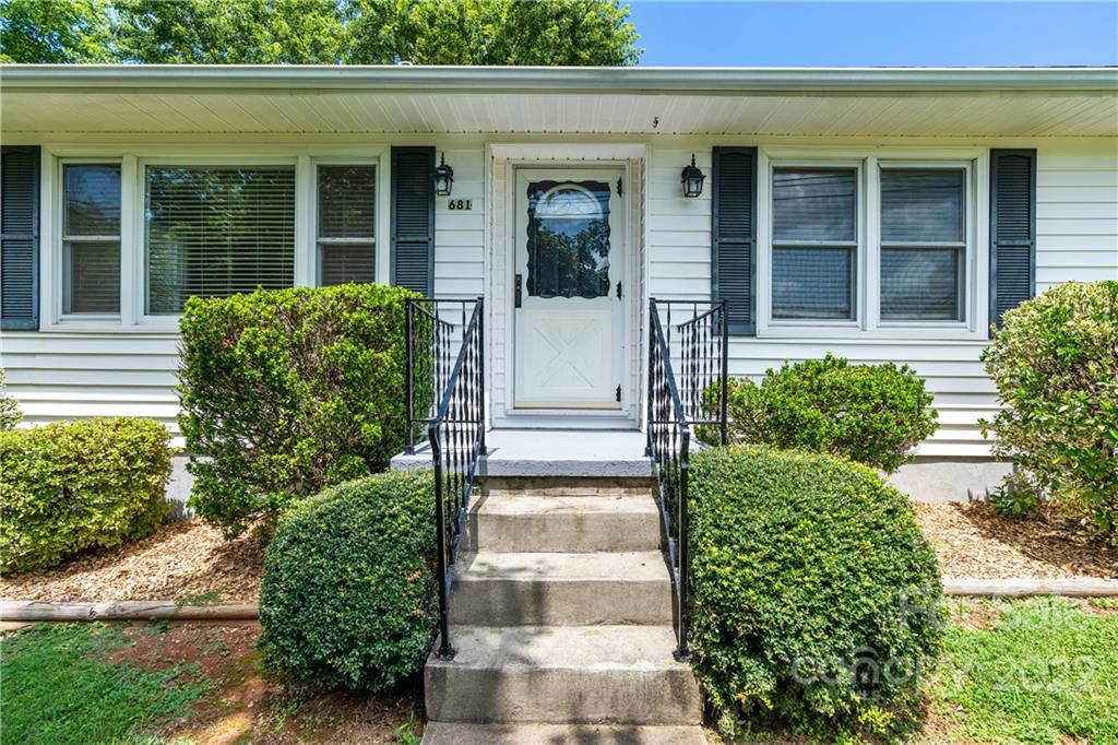 681 Justice Ridge Road Candler, NC 28715 - Photo 8 of 21 Gallery Image 8