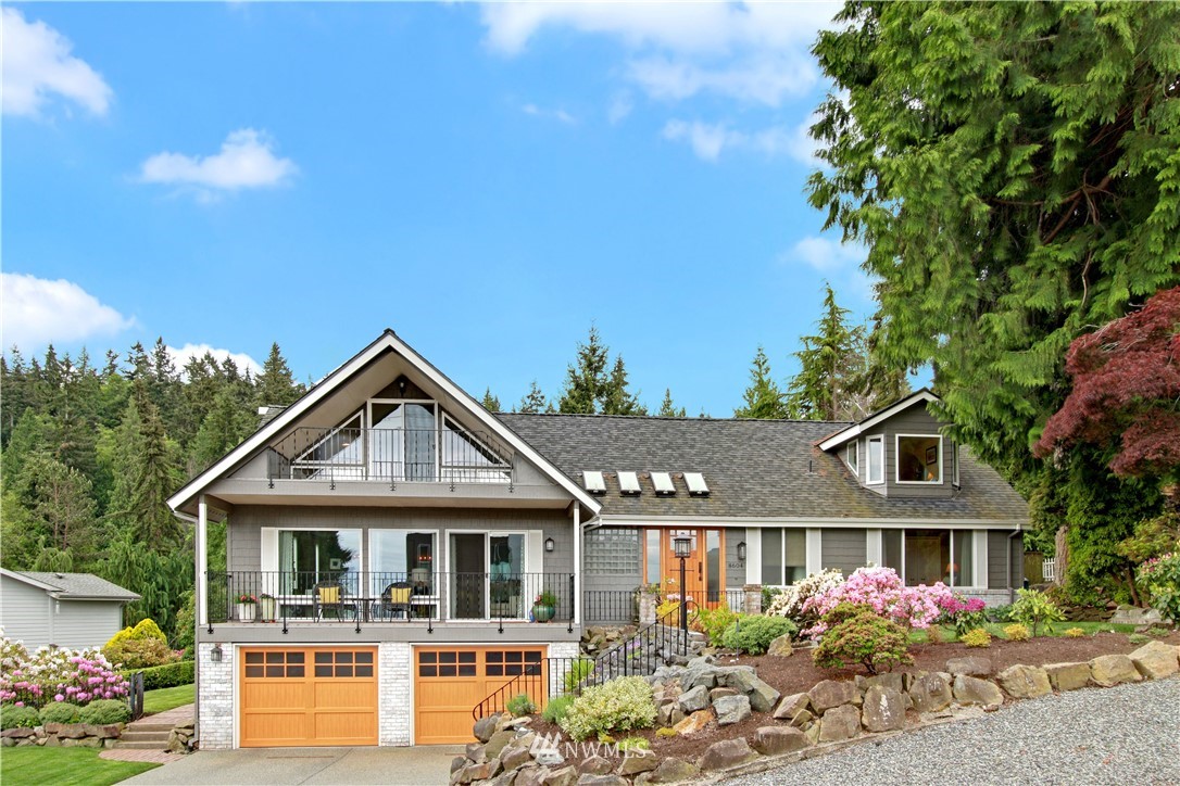 8604 Talbot Road Edmonds, WA 98026 - Photo 1 of 34 a front view of a house with garden
