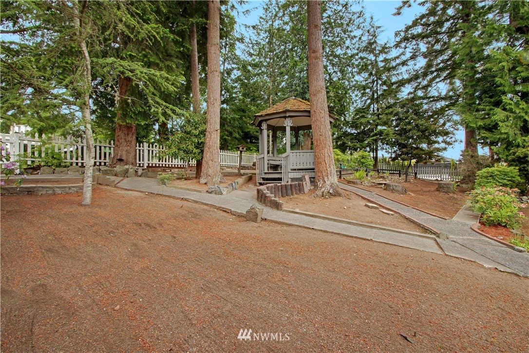 8604 Talbot Road Edmonds, WA 98026 - Photo 27 of 34 a view of a patio with table and chairs under an umbrella