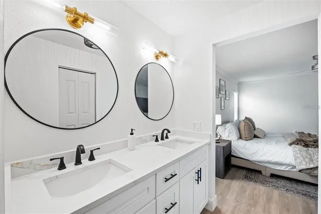 a en suite bathroom with a double vanity sink and a mirror