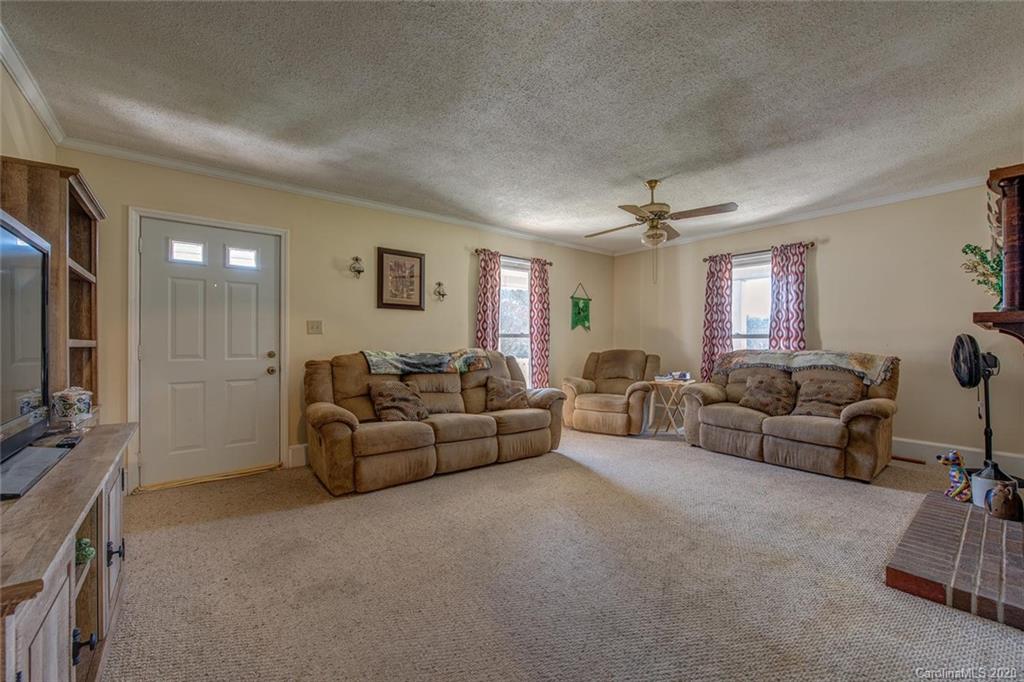 2054 South Point Road Belmont, NC 28012 - Photo 4 of 18 Gallery Image 4