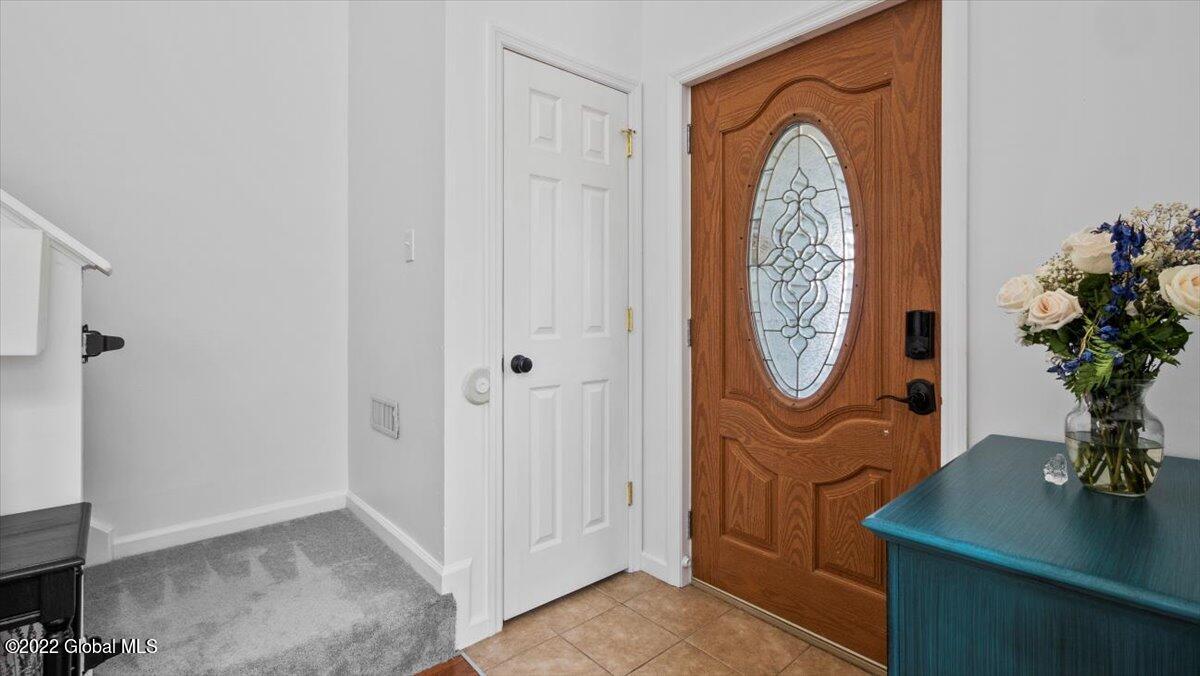 2101 Lenox Road Schenectady, NY 12308 - Photo 3 of 32 12-P1022094