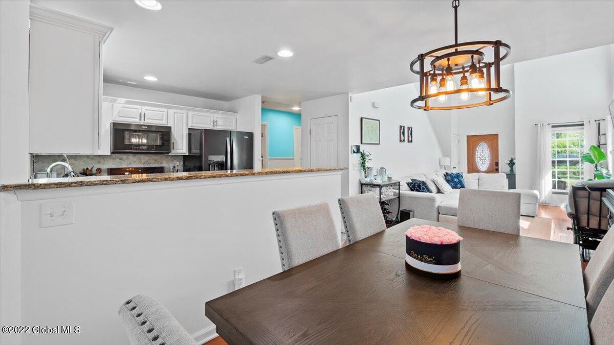 2101 Lenox Road Schenectady, NY 12308 - Photo 7 of 32 16-P1022154