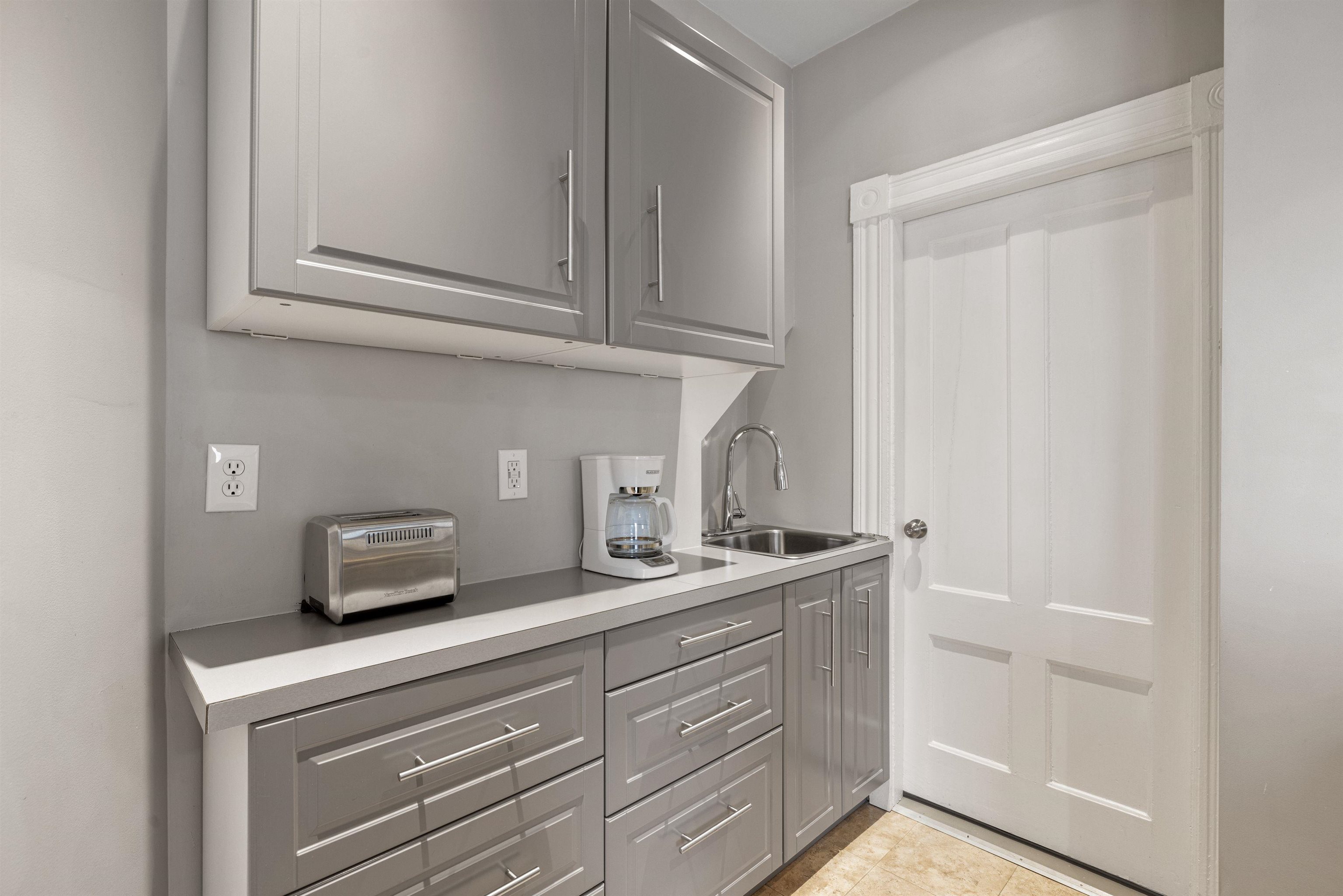 792 Grove Street, Unit 1 Manchester, NH 03103 - Photo 10 of 37