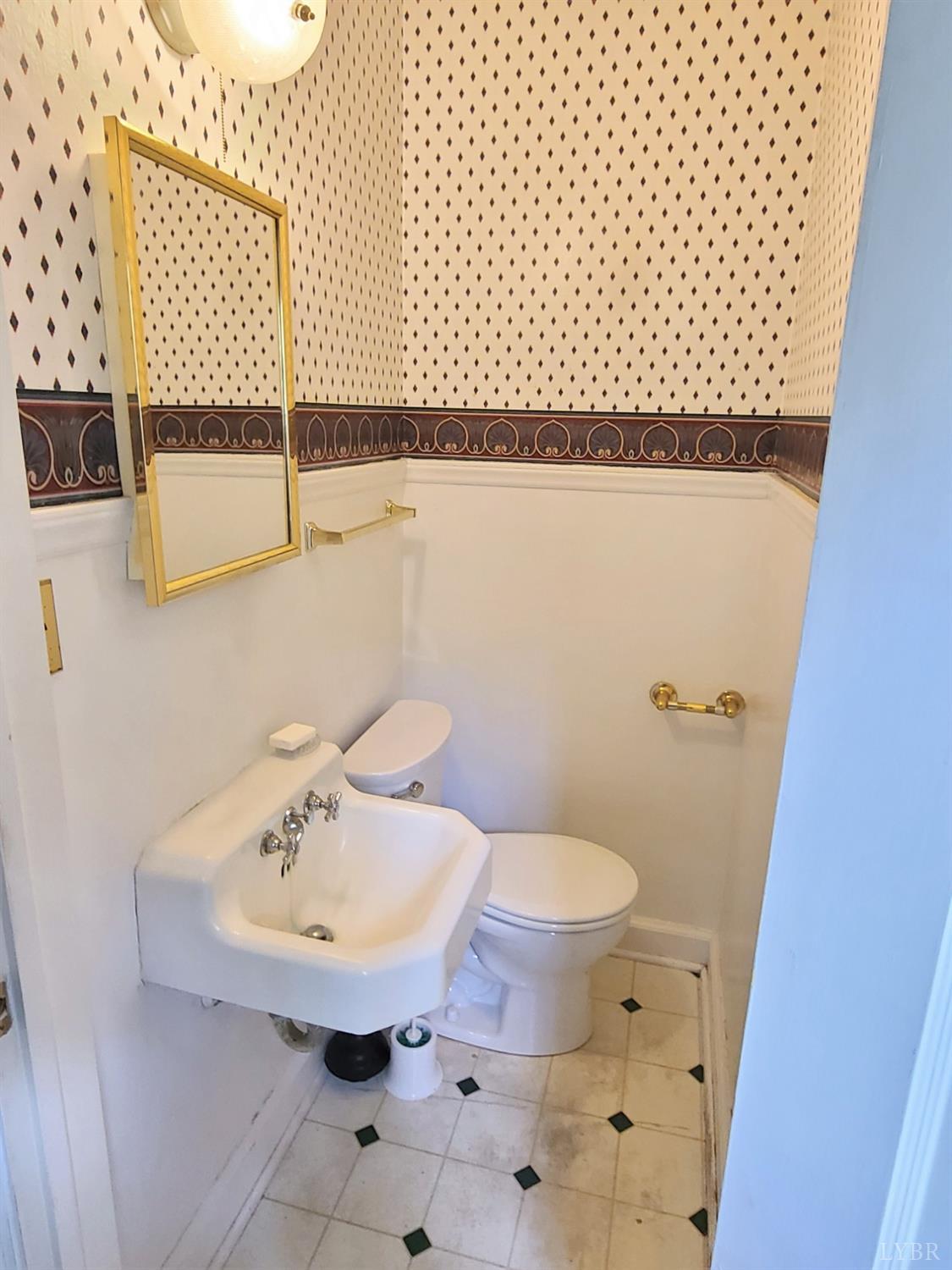 1902 Arlington Road Southwest Roanoke, VA 24015 - Photo 16 of 29 Gallery Image 16