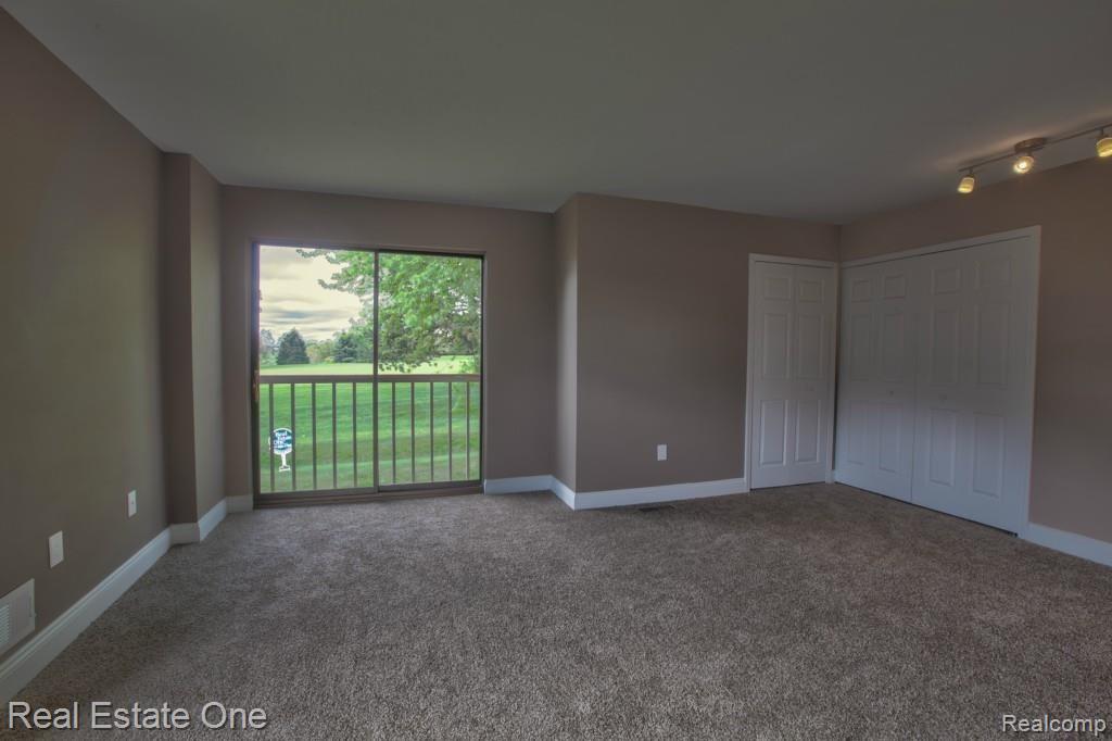 767 Oak Brook Ridge Drive, Unit 119 Rochester, MI 48307 - Photo 20 of 21 familly room.jpg