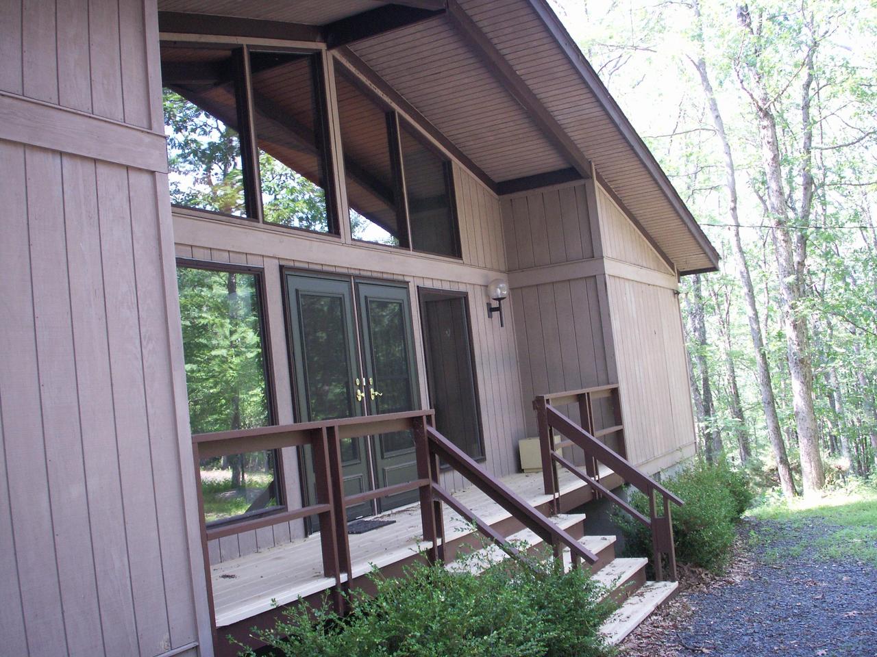 605 Valley Road Canadensis, PA 18325 - Photo 2 of 8 Front Entrance