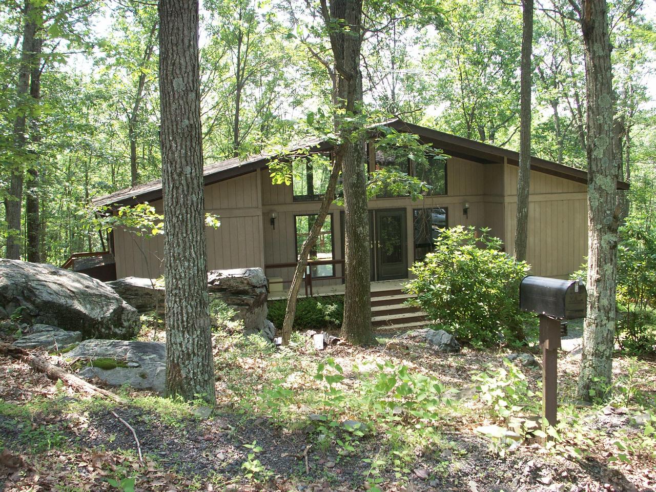 605 Valley Road Canadensis, PA 18325 - Photo 3 of 8 Front Profile