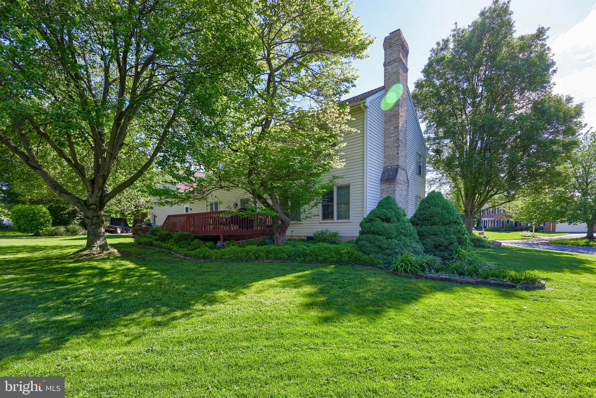 128 Hammersmith Lane Lititz, PA 17543 - Photo 58 of 65 a backyard of a house with plants and large tree