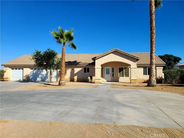 $2,300 | 13115 El Rio Road, Victorville, CA 92392