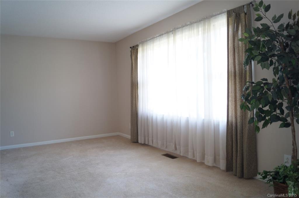 335 Clearbrook Road Matthews, NC 28105 - Photo 5 of 24 Gallery Image 5