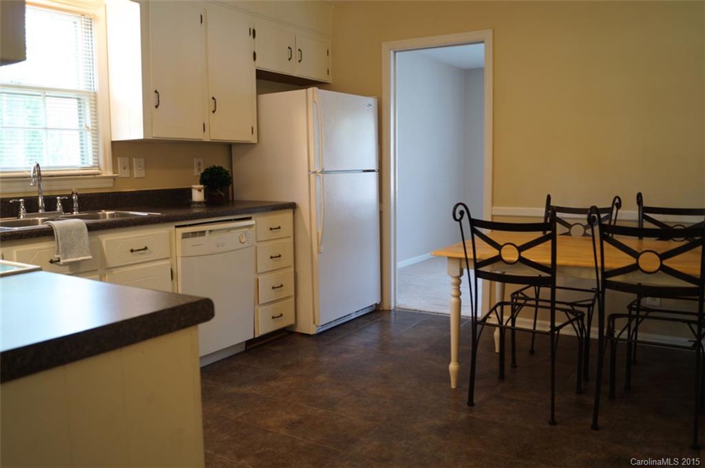 335 Clearbrook Road Matthews, NC 28105 - Photo 7 of 24 Gallery Image 7