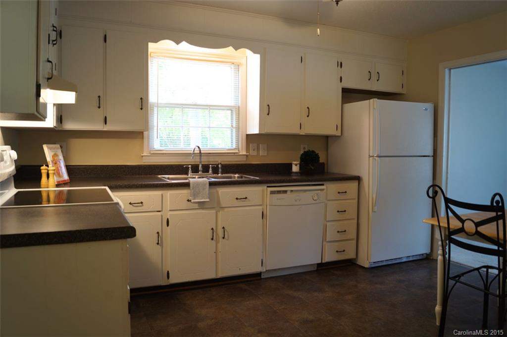 335 Clearbrook Road Matthews, NC 28105 - Photo 8 of 24 Gallery Image 8