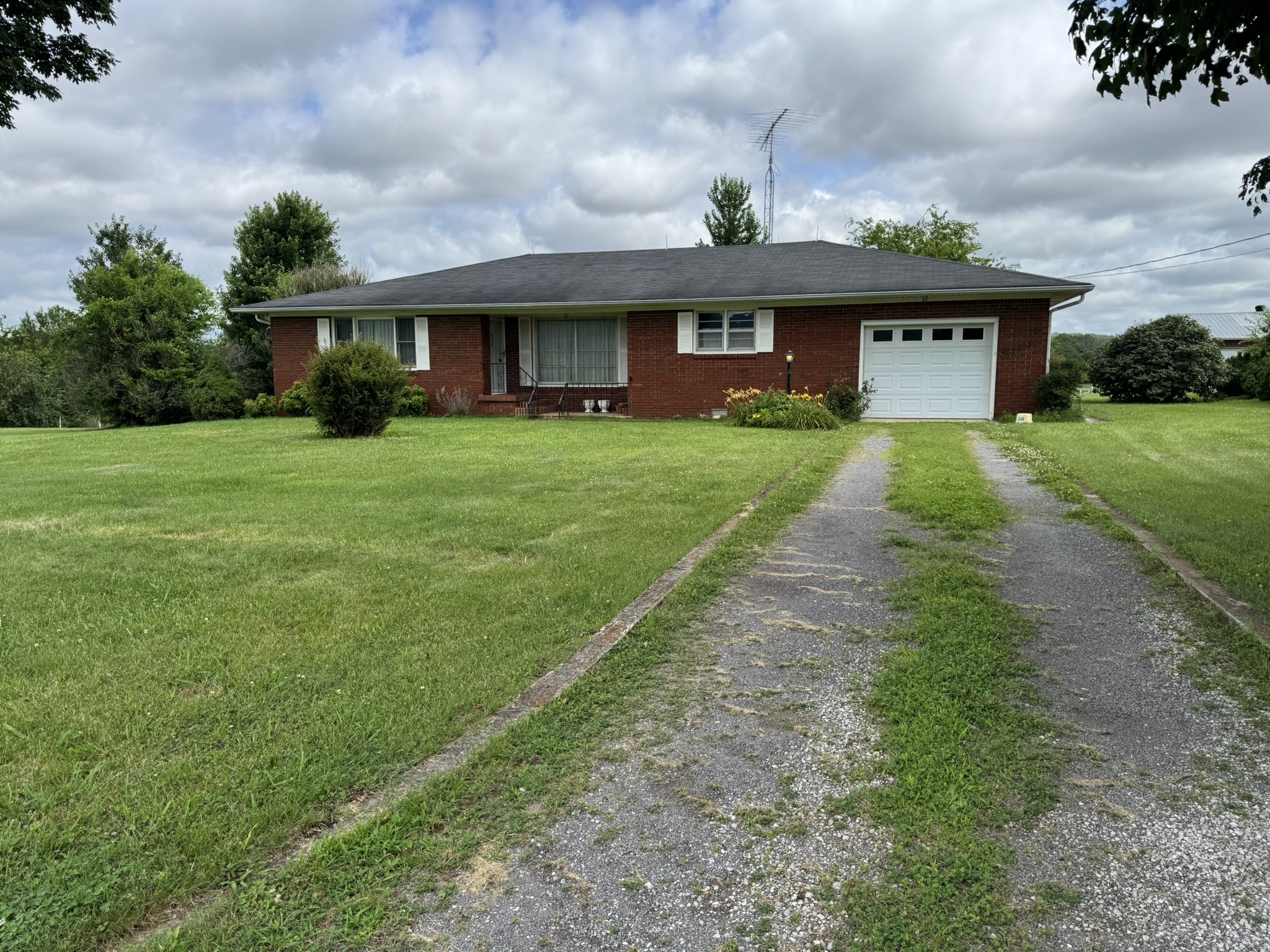 39 Sugar Cove Road Belvidere, TN 37306 - Photo 6 of 44 Gallery Image 6