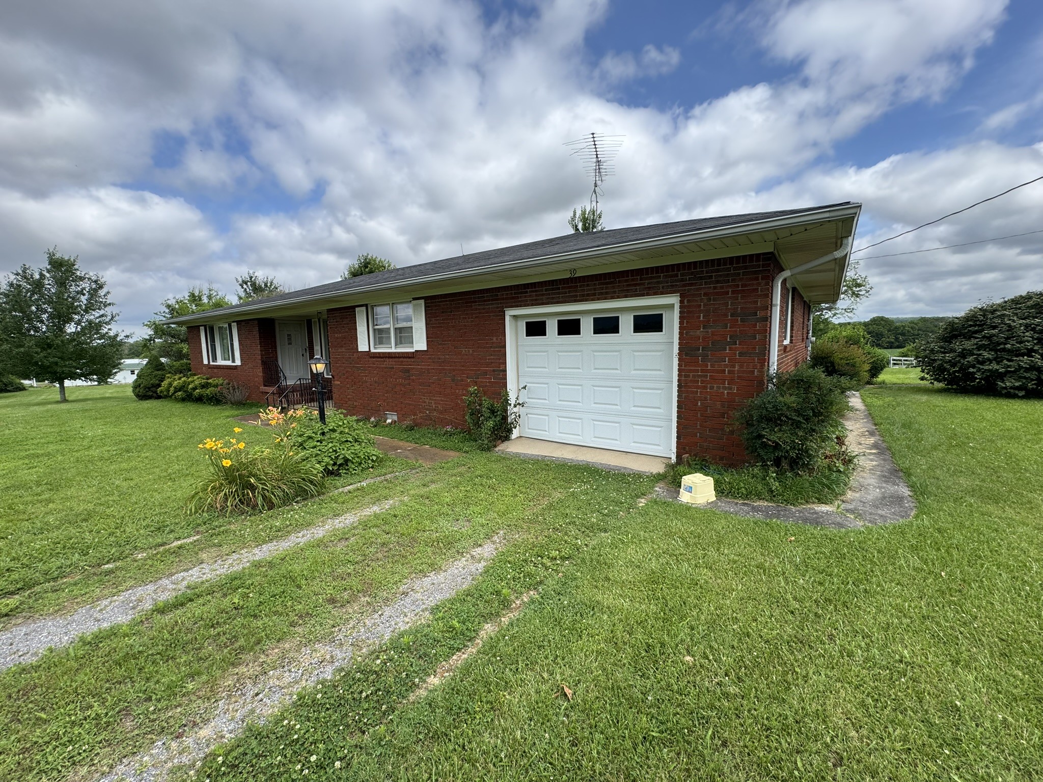 39 Sugar Cove Road Belvidere, TN 37306 - Photo 10 of 44 Gallery Image 10