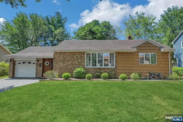 $849,999 | 86 Willowbrook Court, Paramus, NJ 07652