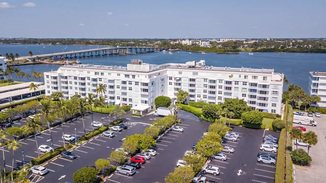 $379,000 | 2840 South Ocean Boulevard, Unit 3070, Palm Beach, FL 33480