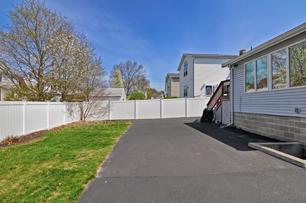 228 Ashcroft Road Medford, MA 02155 - Photo 8 of 30 Gallery Image 8