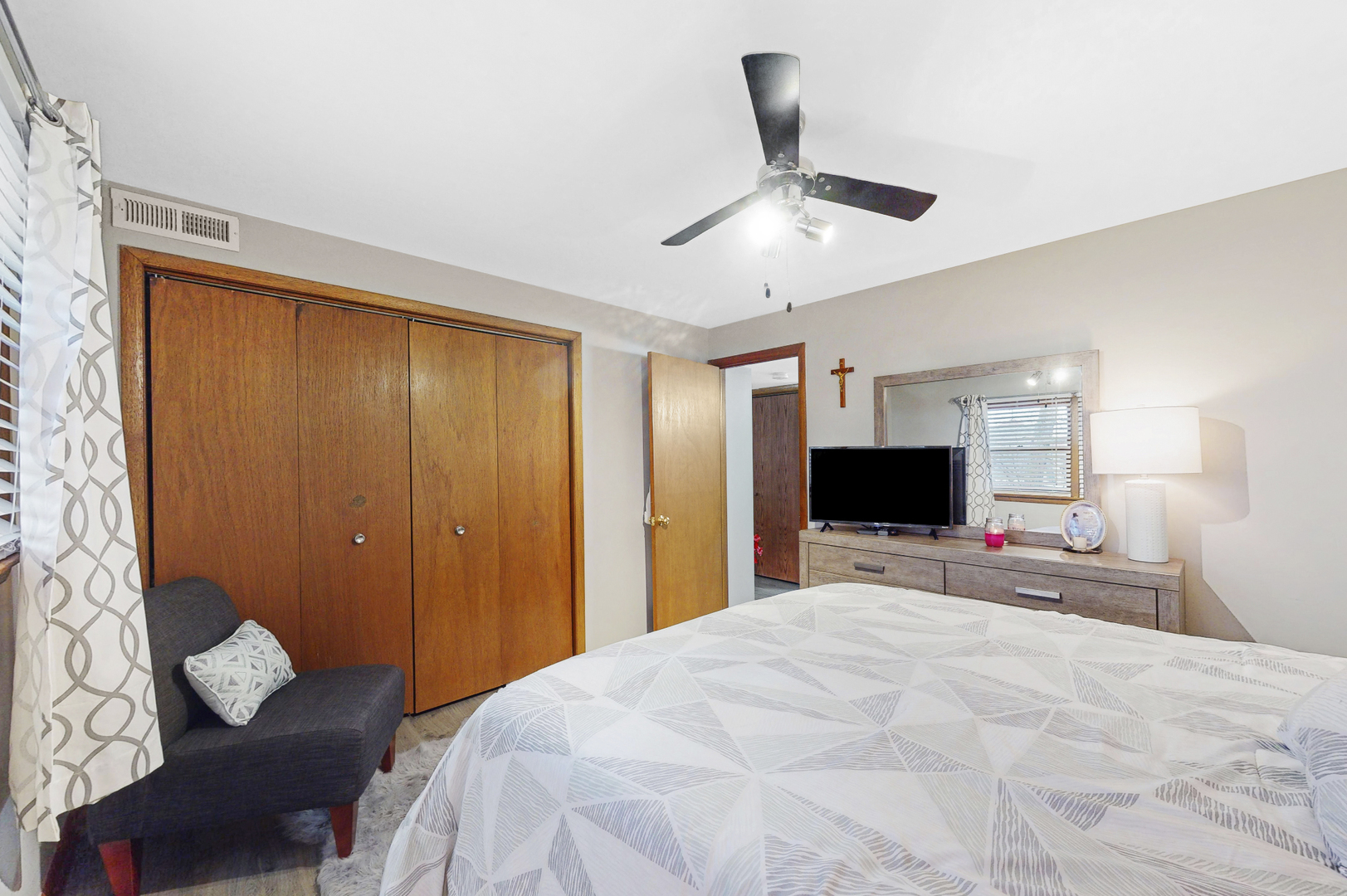 22 North Pistakee Lake Road, Unit 2A Fox Lake, IL 60020 - Photo 18 of 29