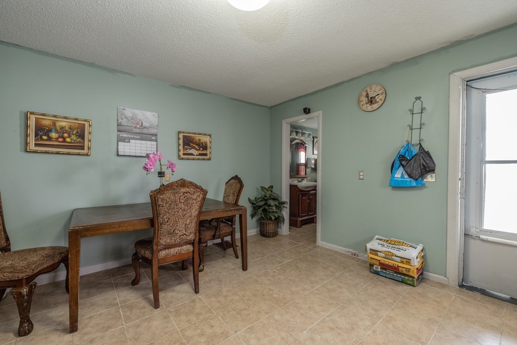 140-142 Bay Street Springfield, MA 01109 - Photo 3 of 14 Gallery Image 3