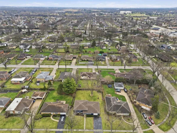 $615,000 | 1430 East Emmerson Lane, Mount Prospect, IL 60056