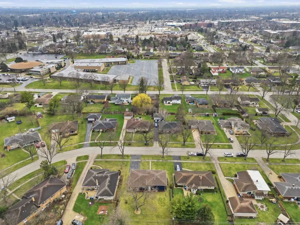 $615,000 | 1430 East Emmerson Lane, Mount Prospect, IL 60056