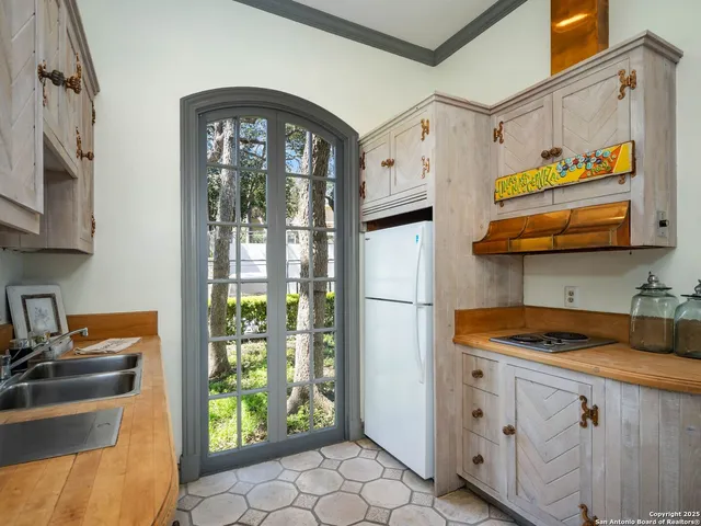 $3,750,000 | 7 Lazy Hollow Street, San Antonio, TX 78230