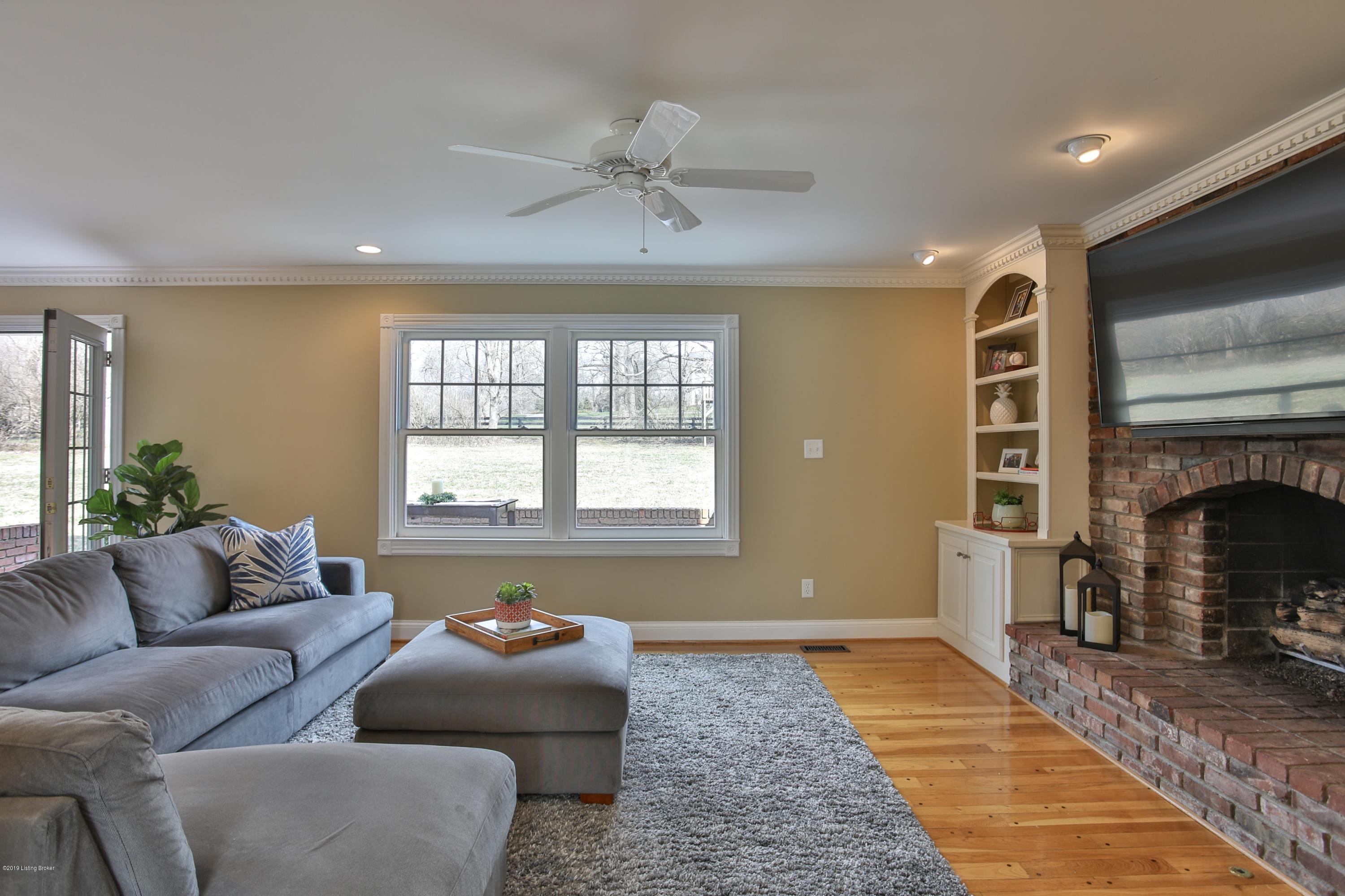 11505 Valley View Road Anchorage, KY 40223 - Photo 17 of 36 Family room