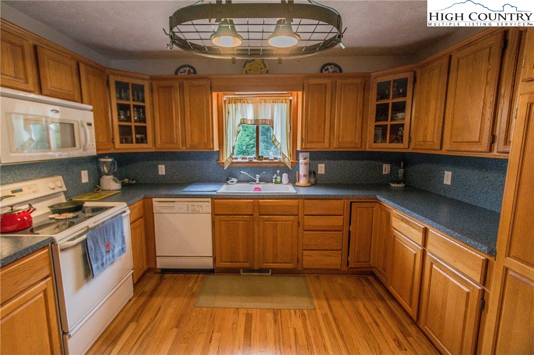 156 Sunslope Lane Boone, NC 28607 - Photo 12 of 28 Gallery Image 12