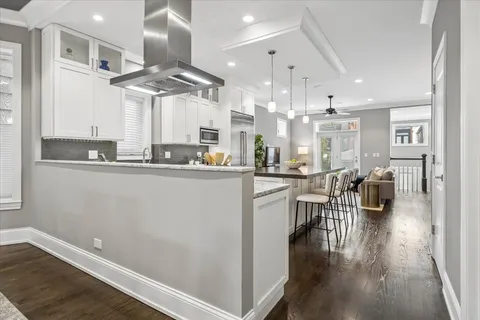 $1,700,000 | 1655 West Carmen Avenue, Chicago, IL 60640