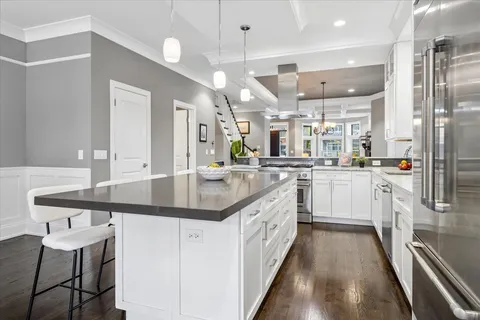 $1,700,000 | 1655 West Carmen Avenue, Chicago, IL 60640