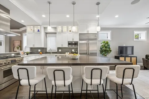 $1,700,000 | 1655 West Carmen Avenue, Chicago, IL 60640