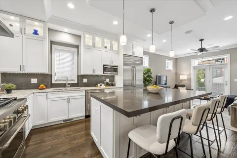 $1,700,000 | 1655 West Carmen Avenue, Chicago, IL 60640
