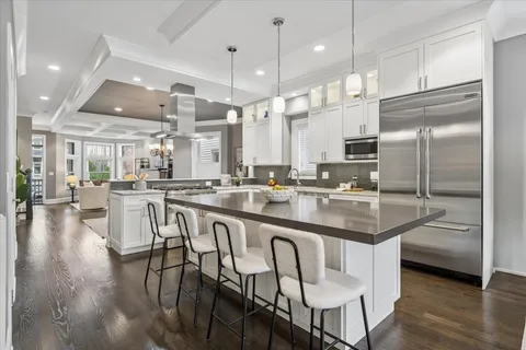 $1,700,000 | 1655 West Carmen Avenue, Chicago, IL 60640