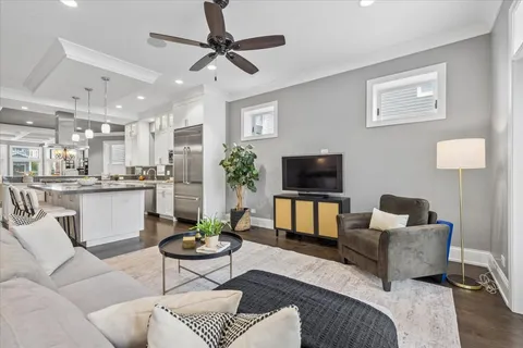 $1,700,000 | 1655 West Carmen Avenue, Chicago, IL 60640