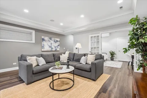 $1,700,000 | 1655 West Carmen Avenue, Chicago, IL 60640