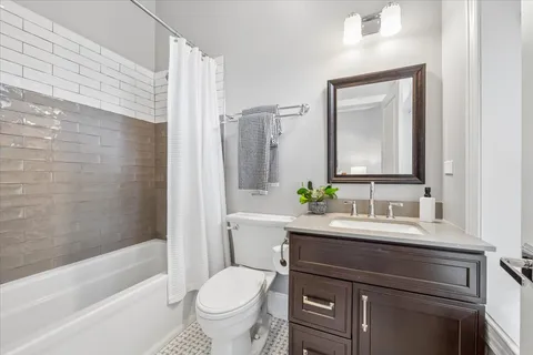 $1,700,000 | 1655 West Carmen Avenue, Chicago, IL 60640