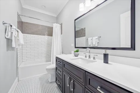 $1,700,000 | 1655 West Carmen Avenue, Chicago, IL 60640