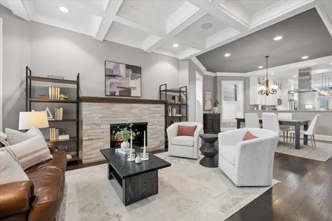 $1,700,000 | 1655 West Carmen Avenue, Chicago, IL 60640