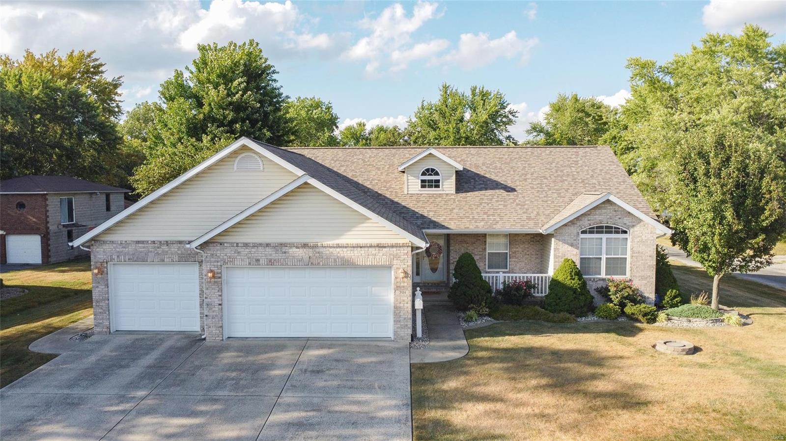 701 Bunker Hill Road Staunton, IL 62088 - Photo 1 of 24 Gallery Image 1