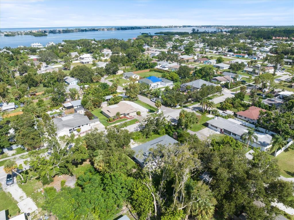8915 Vamo Road Sarasota, FL 34231 - Photo 9 of 61 Gallery Image 9