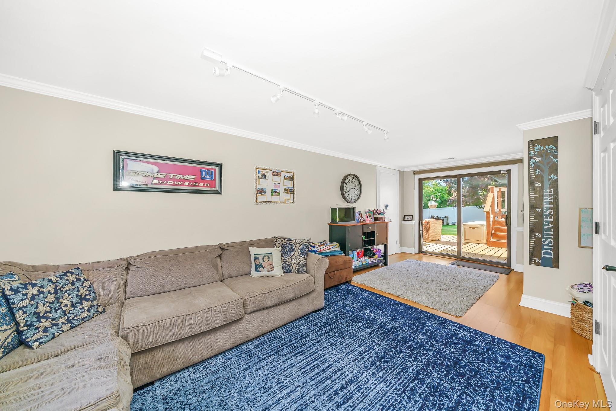 9 Wayne Place Commack, NY 11725 - Photo 25 of 36