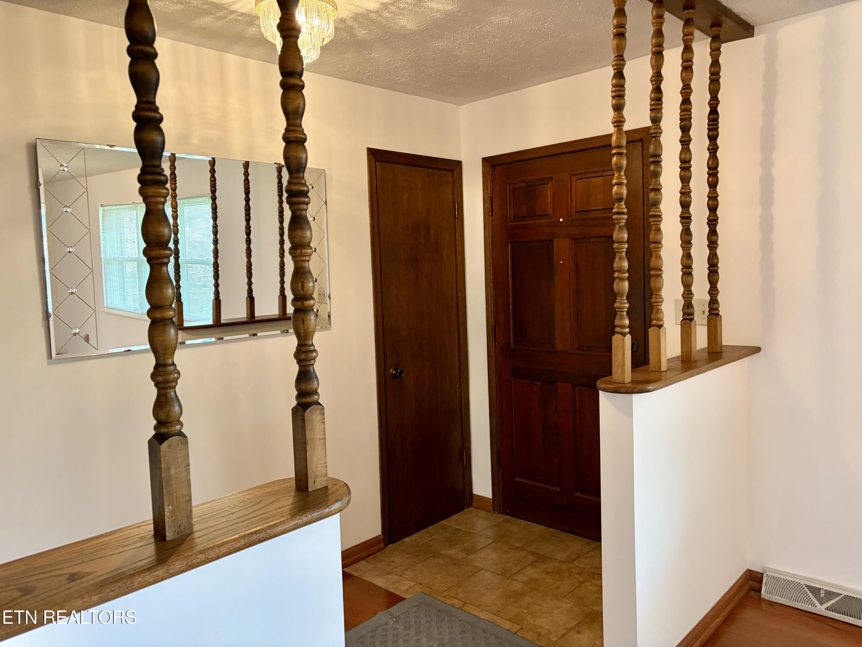 302 South Apache Road Clinton, TN 37716 - Photo 8 of 22 IMG_7917