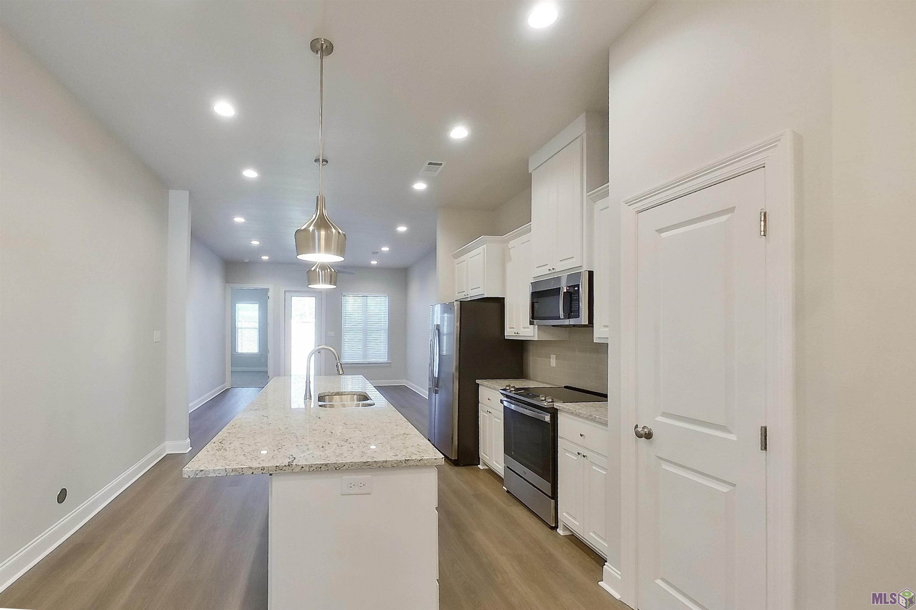 15631 Boothy Lane Baton Rouge, LA 70817 - Photo 2 of 18