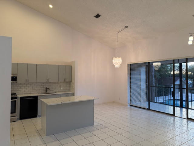 5790 Coach House Circle, Unit G Boca Raton, FL 33486 - Photo 5 of 26 coach3