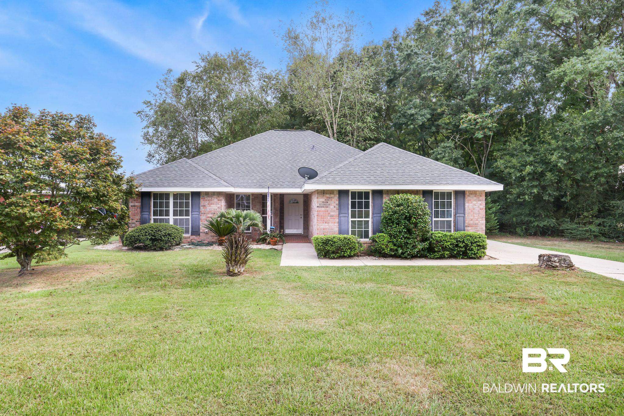 Single story home with a front yard