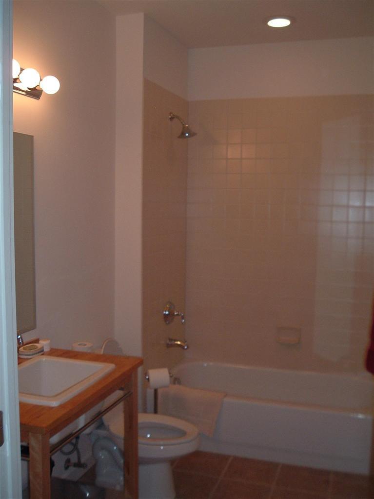 705 Nogal Road, Unit C5 Eagle, CO 81631 - Photo 14 of 20 Large Full Bathroom across from Washer/D