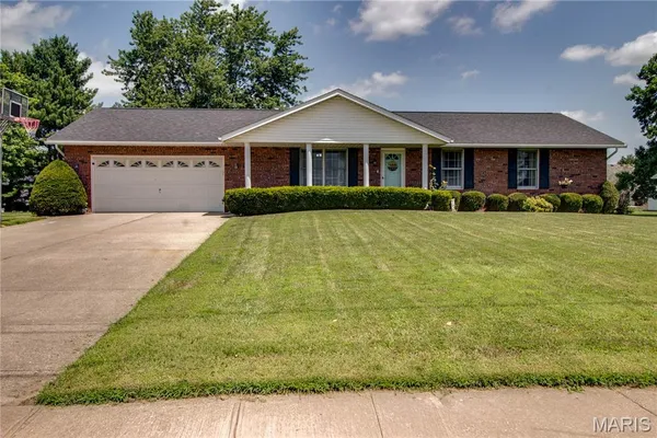 $239,900 | 1217 West County Road, Jerseyville, IL 62052